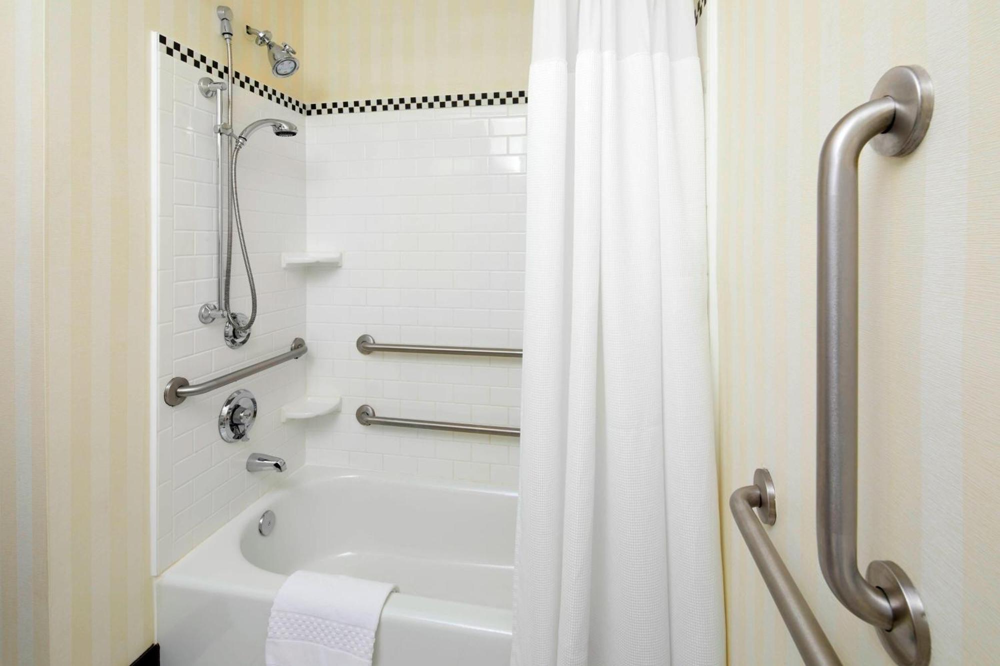 Fairfield Inn & Suites By Marriott Cumberland Zewnętrze zdjęcie